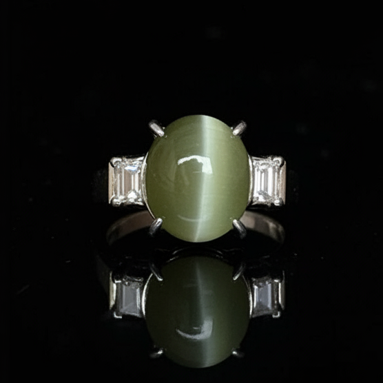 Estate Ring, 1 CAB CATS EYE CHRSYSOBERYL 3.02Cttw , 2 Diamond Bag 0.34Cttw  I-J VS1-VS2 PLAT 6.94G