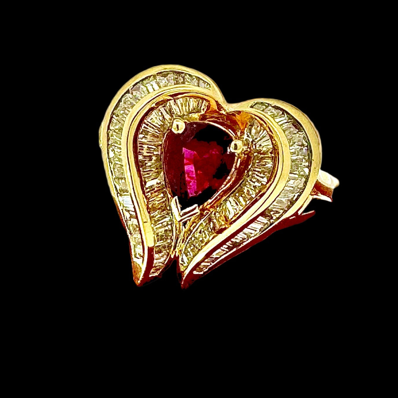 Estate Ring, 1 Ruby Pear Shape 0.80 ct  Red-Fine VS1, Baguette Cut Diamond 1.37 ct  G-H VS1-VS2, 18K Yellow Gold 8.39g