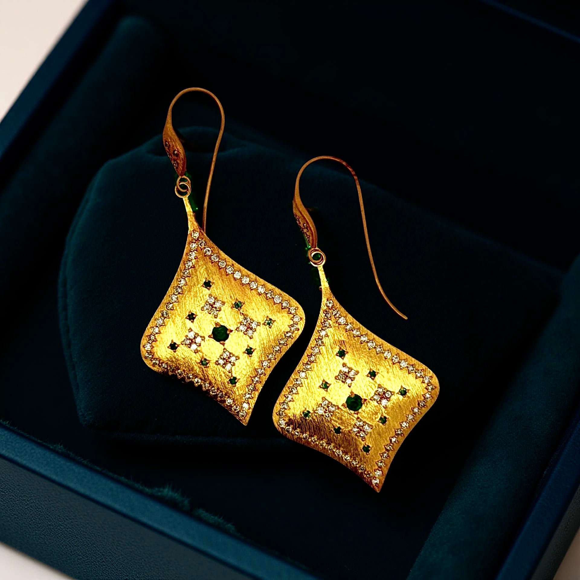 Estate Earrings, Round Brilliant Cut Diamond 1.15 ct  G-H SI1-SI2,18 Emerald Round 0.27 ct  18K Yellow Gold 8.41g