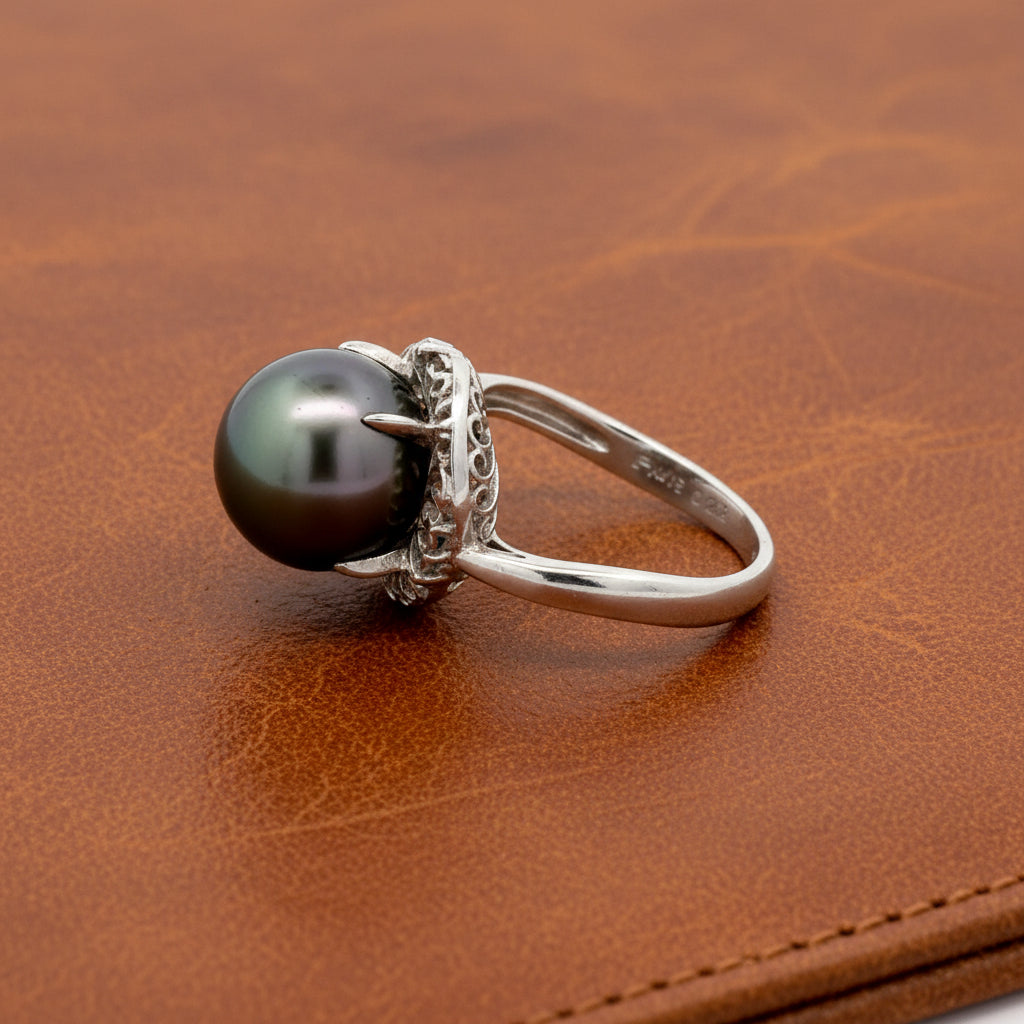 Estate Ring, Round Brilliant Cut Diamond 0.23 cttw  G-H SI1-SI2,1 Tahitian Pearl Platinum 9.94g (All weights estimated)