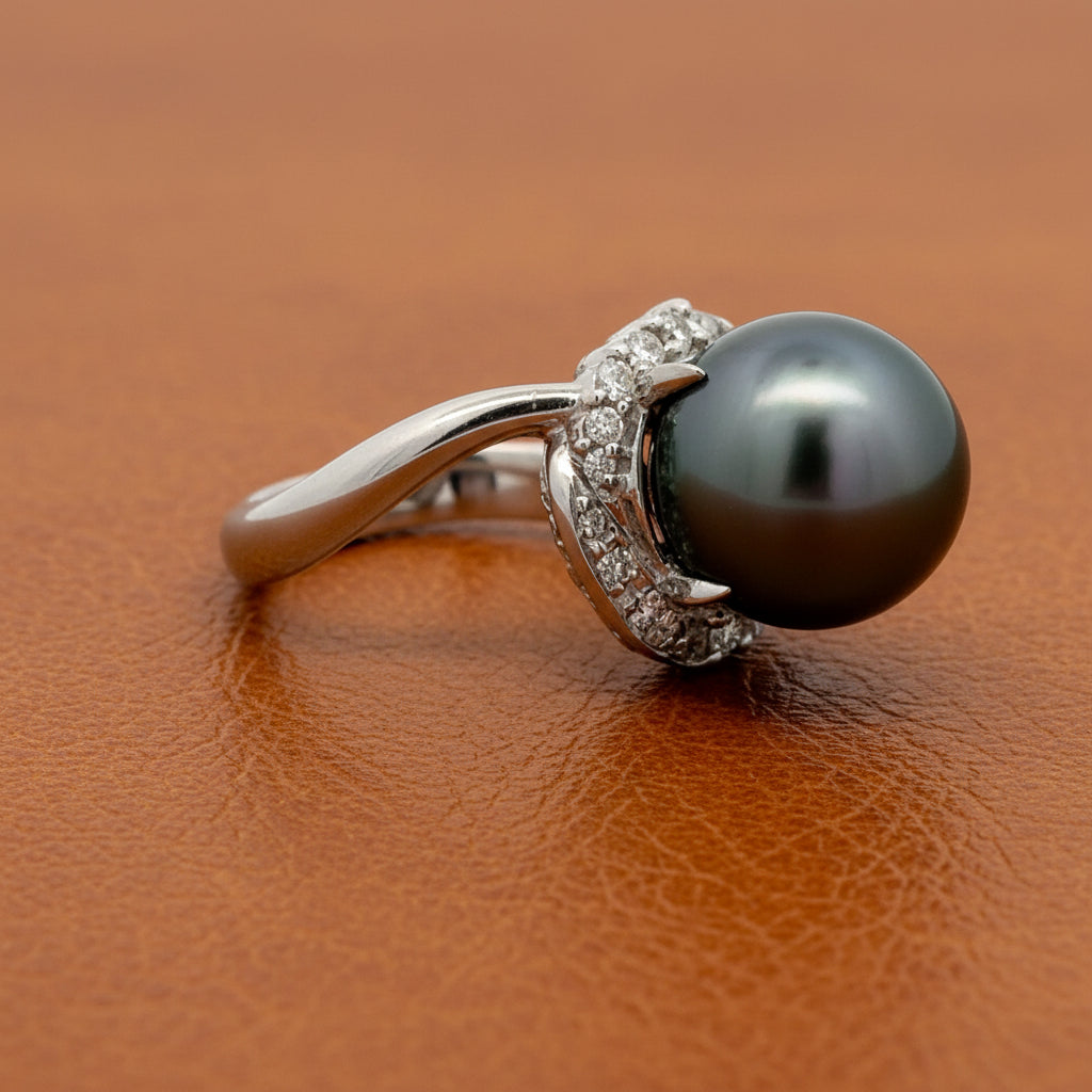 Estate Ring, Round Brilliant Cut Diamond 0.23 cttw  G-H SI1-SI2,1 Tahitian Pearl Platinum 9.94g (All weights estimated)