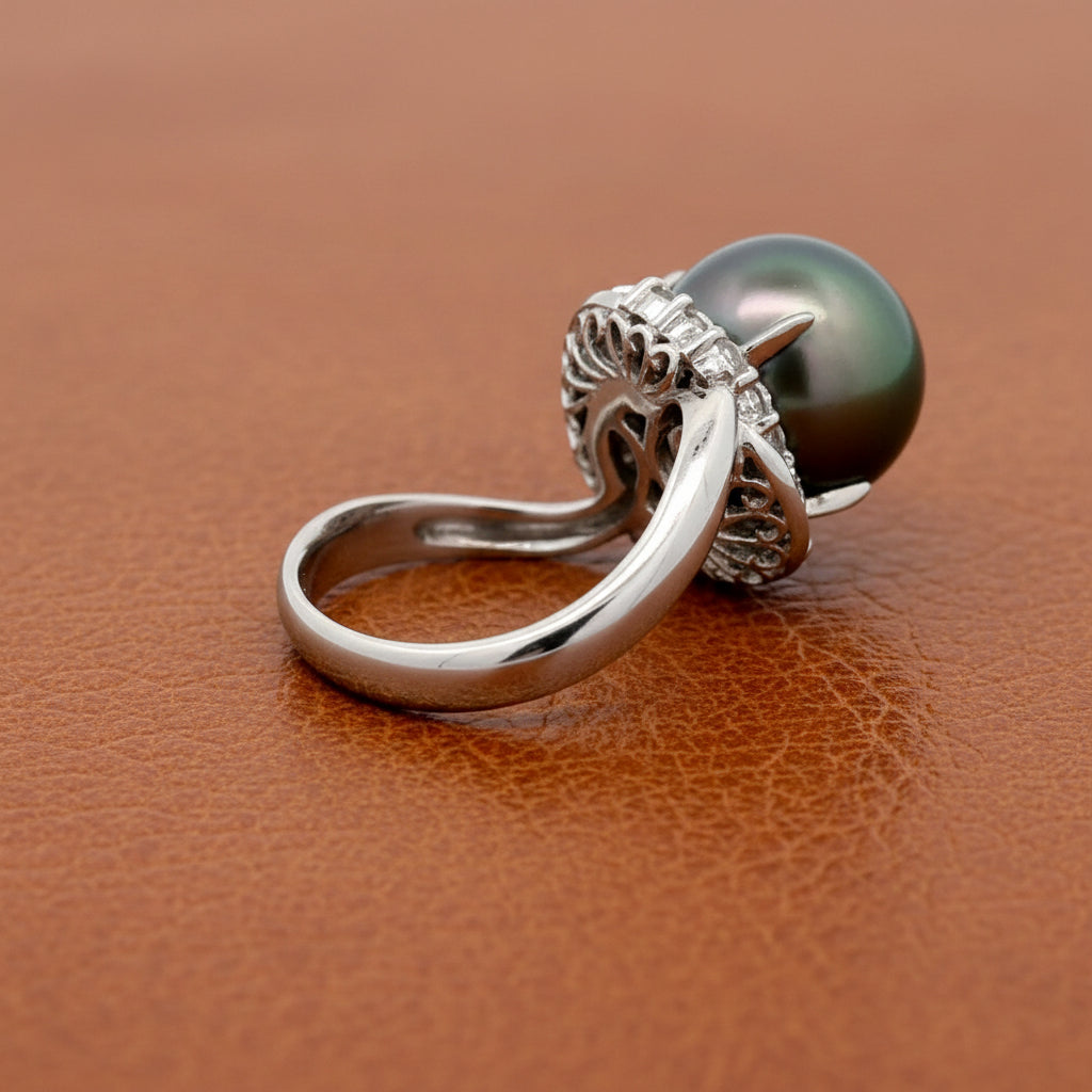 Estate Ring, Round Brilliant Cut Diamond 0.23 cttw  G-H SI1-SI2,1 Tahitian Pearl Platinum 9.94g (All weights estimated)