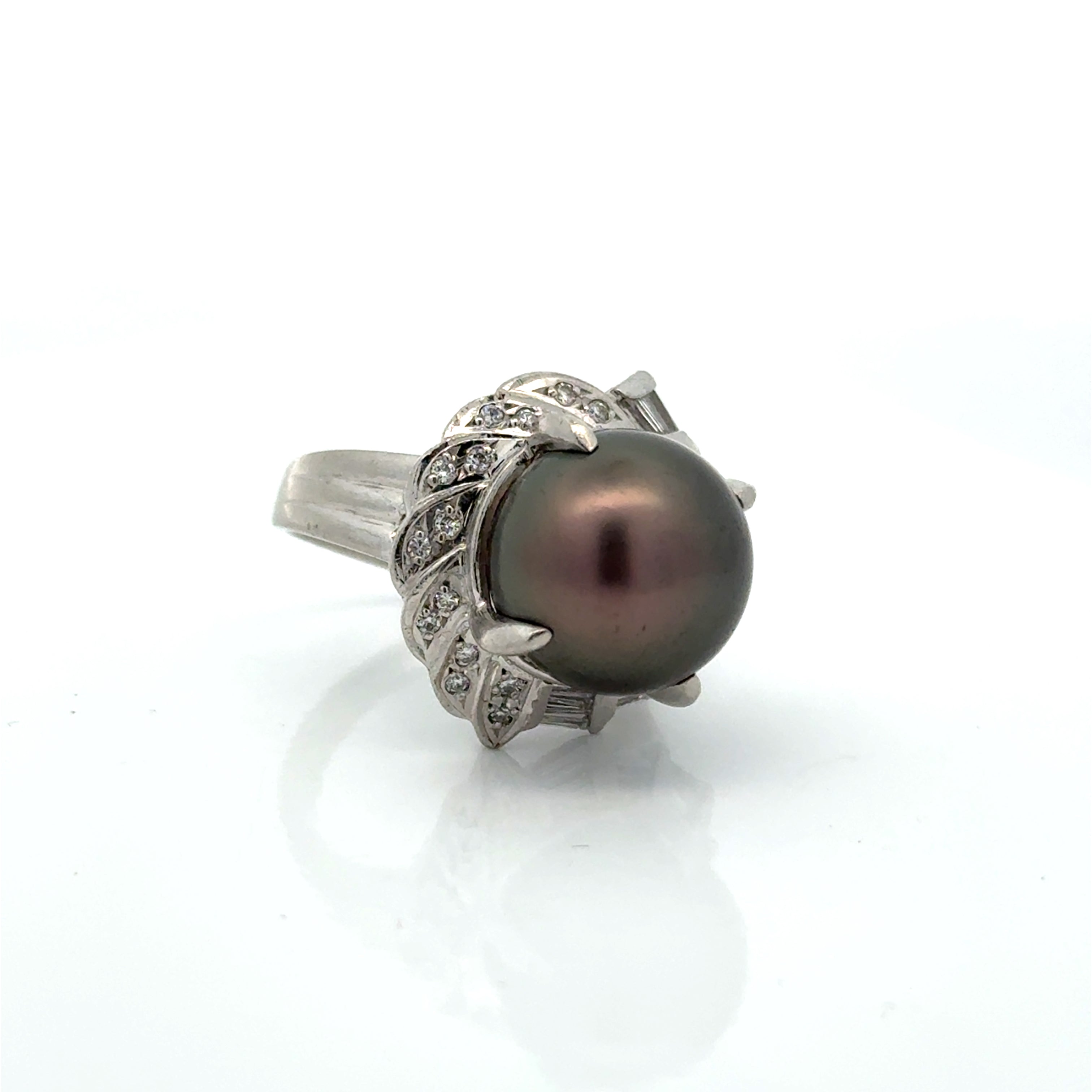 Estate Ring, Round/Baguette Cut Diamonds 0.56cttw G-H SI1-SI2, 1 Tahitian Pearl Round Rose-Gray Black, Platinum 17.00g. All Weights Estimated.