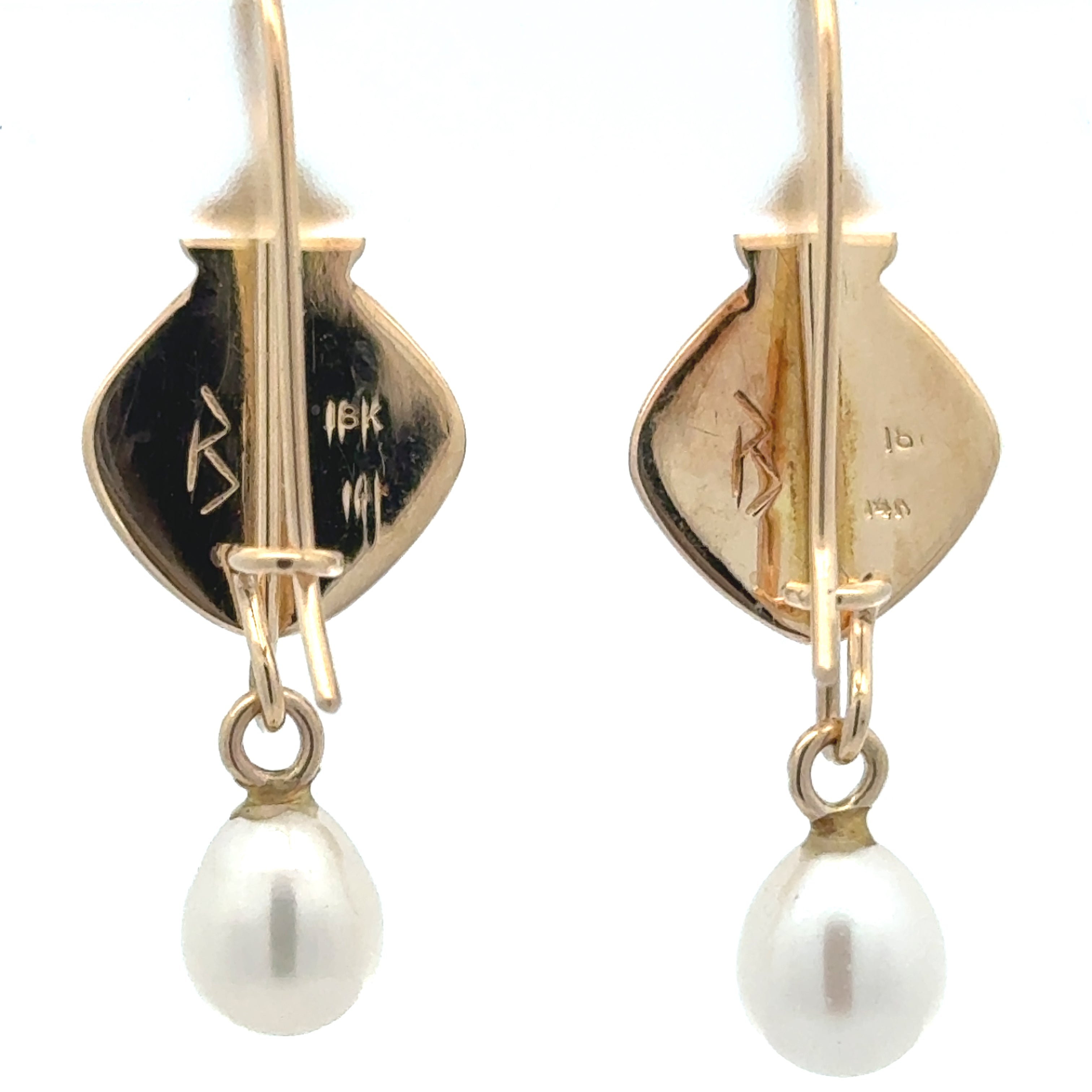 Designer Mazza Earrings, 2 Chalcedony Cabochon 4.00cttw, 2 Freshwater Pearls 6.5mm 14K/18K Yellow Gold 6.10g. All weights estimated.