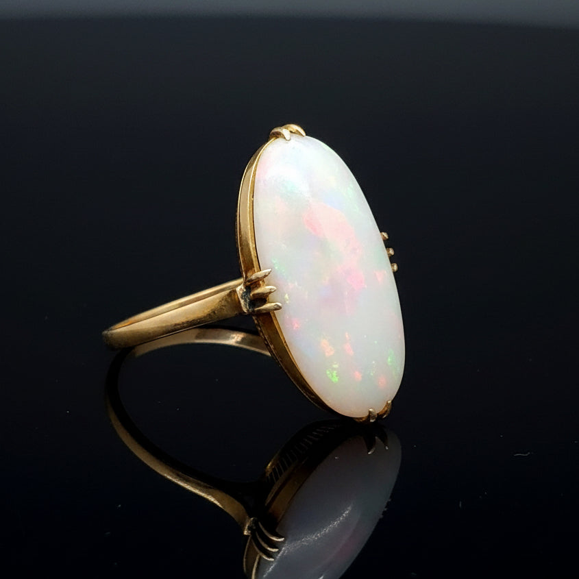 Estate Ring 1 Opal Cabochon 18K Yellow Gold 3.22g. All Weights Estimated.