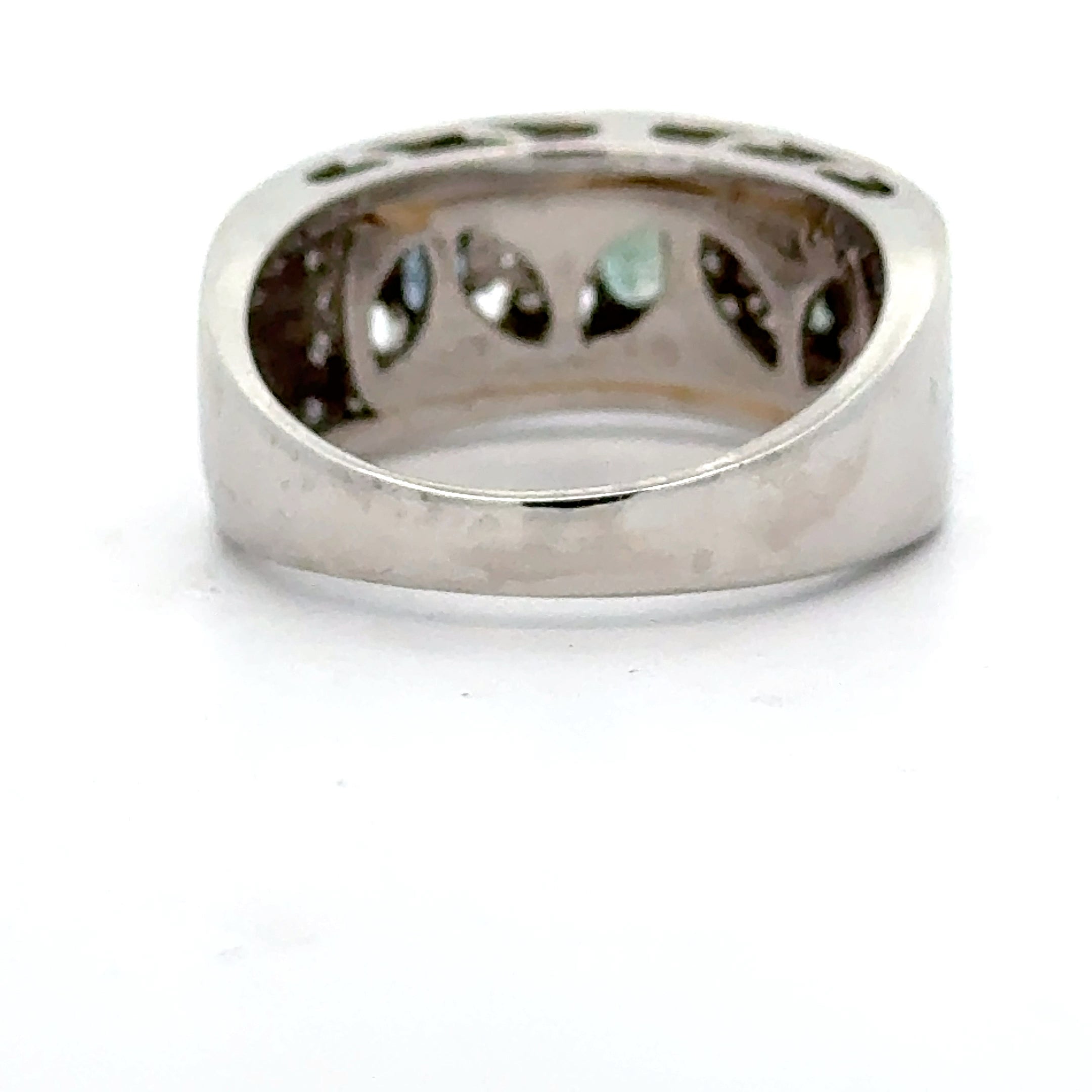 Estate Ring, 8 Round Brilliant Cut Diamond 0.24 cttw  H-J SI1-SI2,8 Alexandrite 0.28 cttw  Color Change Blue to Purple Platinum 5.61g. All Weights Estimated.