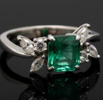 Sena Ring, 6 Mixed Cut Diamond 0.50 ct  J-L VS1-SI2,1 Emerald Princess Cut 1.20 ct  Platinum 5.48g