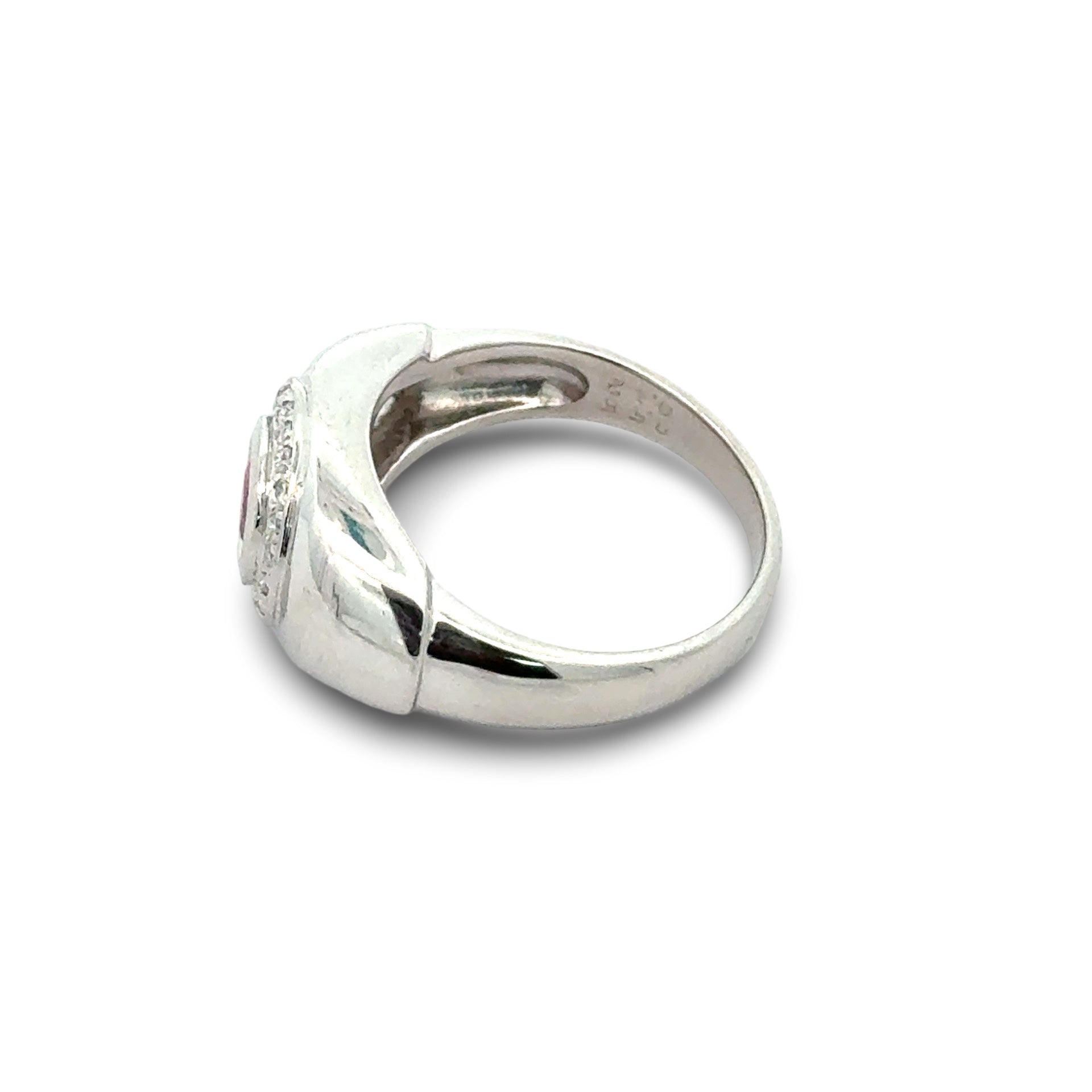 Estate Ring, 20 Round Brilliant Cut Diamond 0.12 ct  H-I SI1-I1,1 Ruby Oval 0.55 ct  Platinum 9.14g