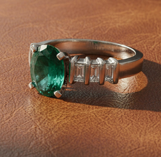 Estate Ring, 1 Emerald Oval 2.35 ct, 6 Baguette Cut Diamond 0.78 ct  G-H VS1-SI1,  Platinum 10.13g. Size 6.75