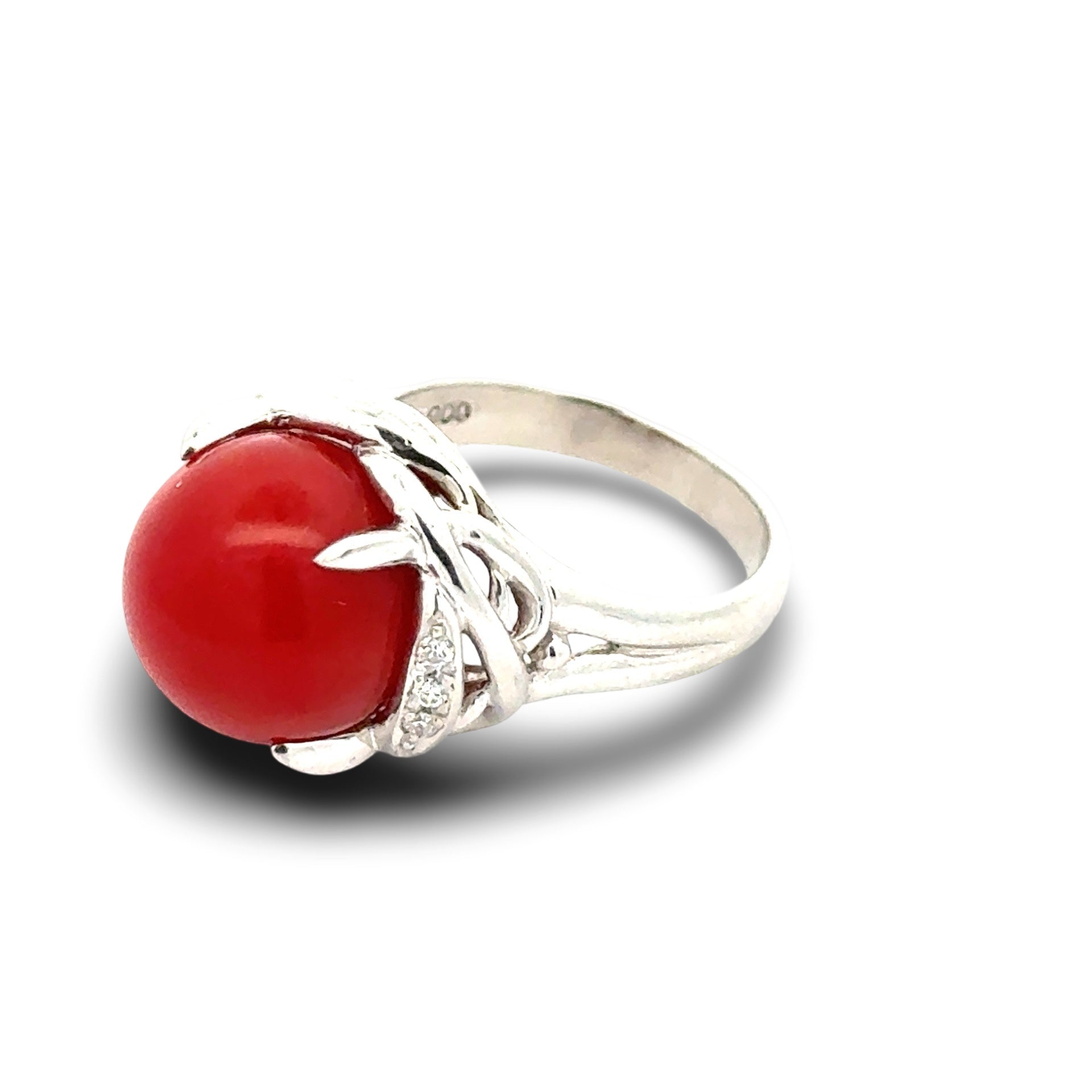 Estate Ring, 6 Round Brilliant Cut Diamond 0.06 ct  G-H SI1-SI2,1 Coral Cabochon Platinum 10.46g