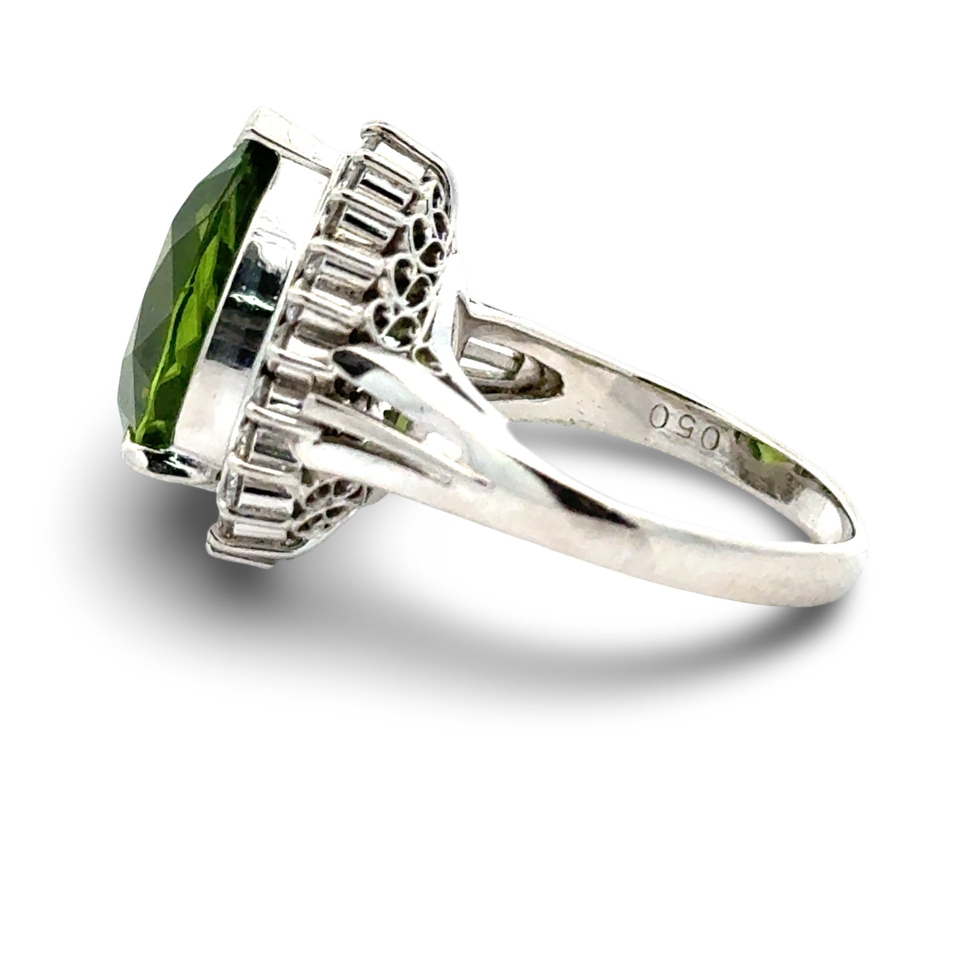 Estate Ring, 23 Round Brilliant Cut Diamond 0.50 ct  G-H VS1-SI1,1 Peridot Pear Shape 7.16 ct  Platinum 9.17g