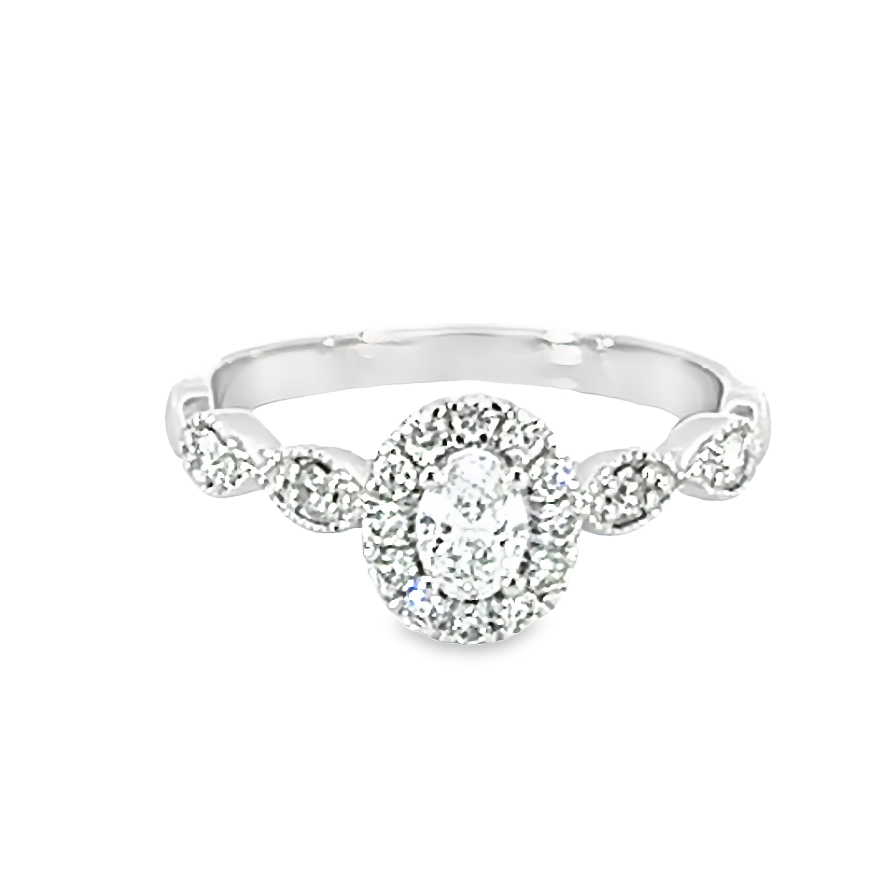 Round Halo Diamond Engagment Ring