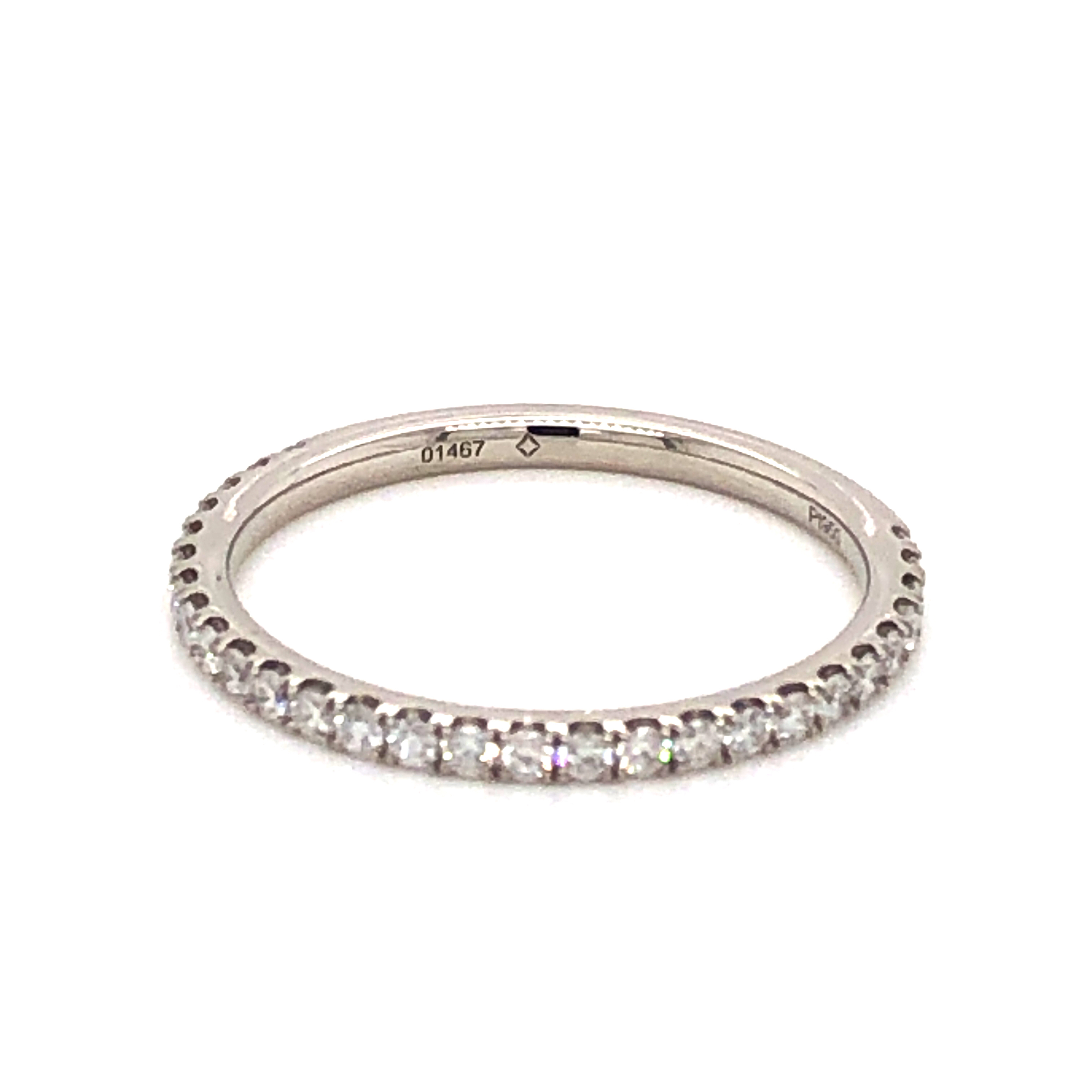 Platinum Band With 28=0.28TW Round Brilliant G VS Diamonds