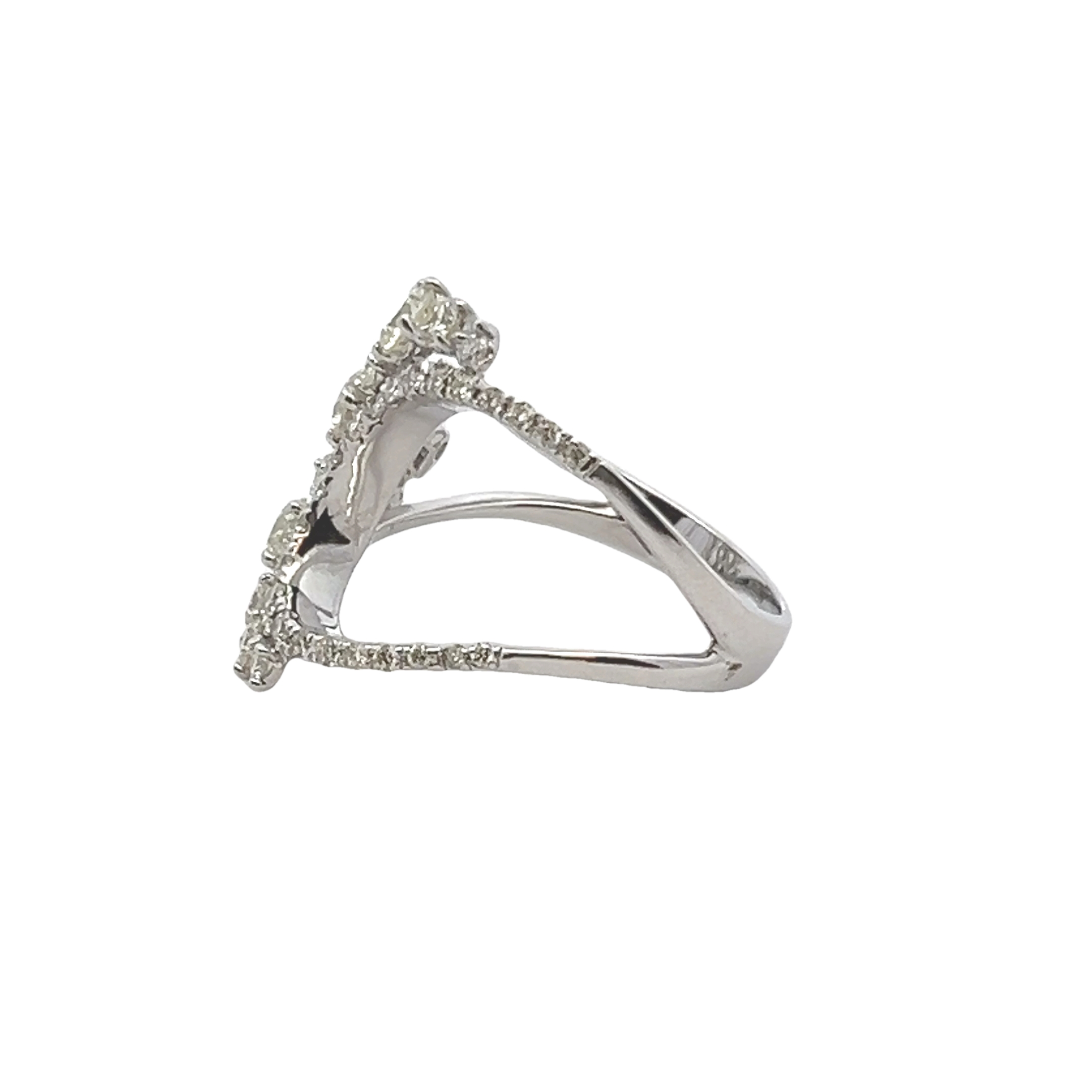 18k White Gold Diamond Fashion Ring