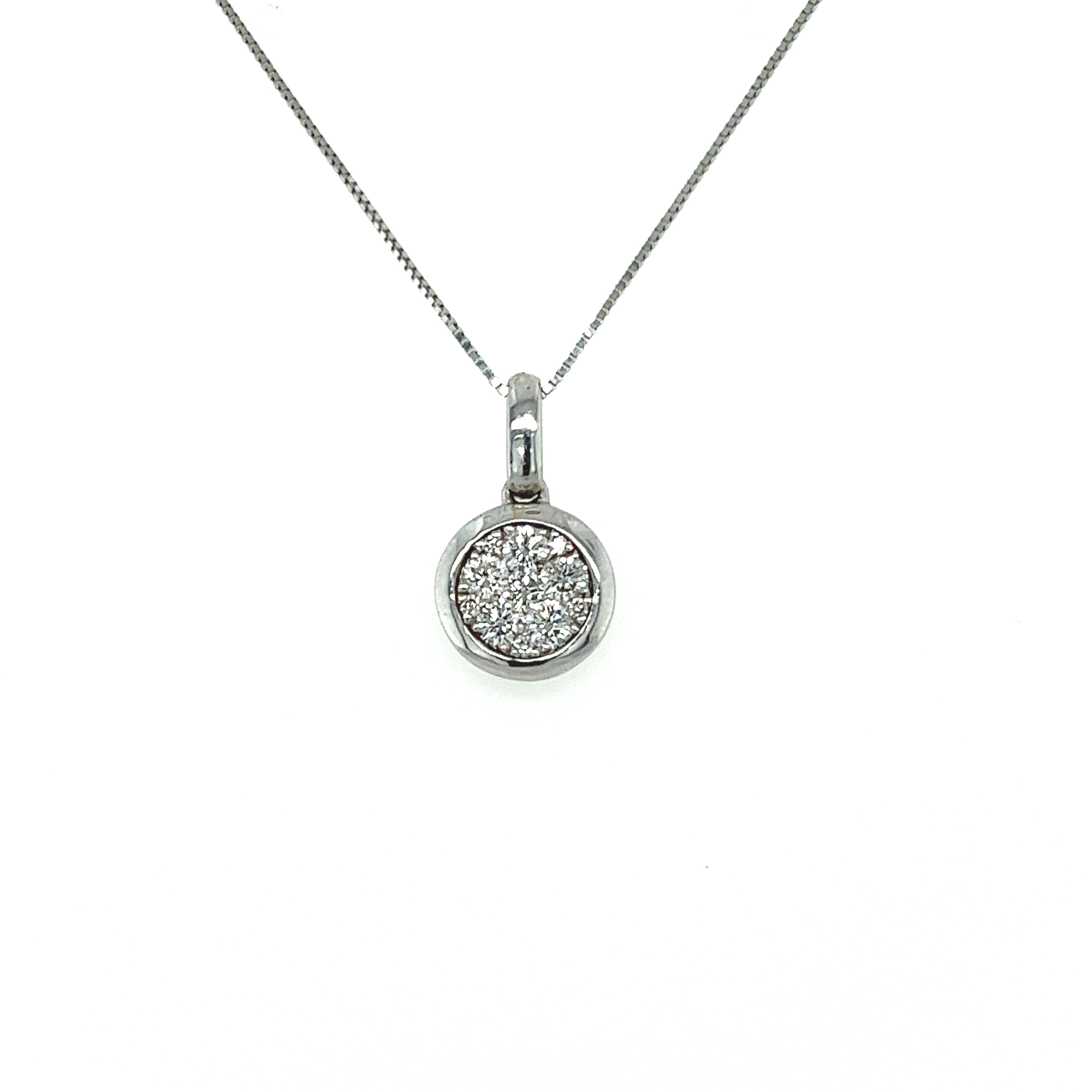 18kt White Diamond Cluster Pendant With 0.33tw Round Brilliant G/h Si Diamonds