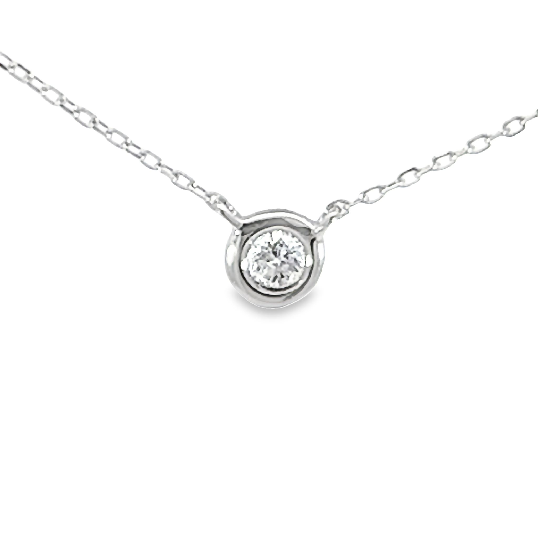14k White Gold Diamond Pendant Necklace