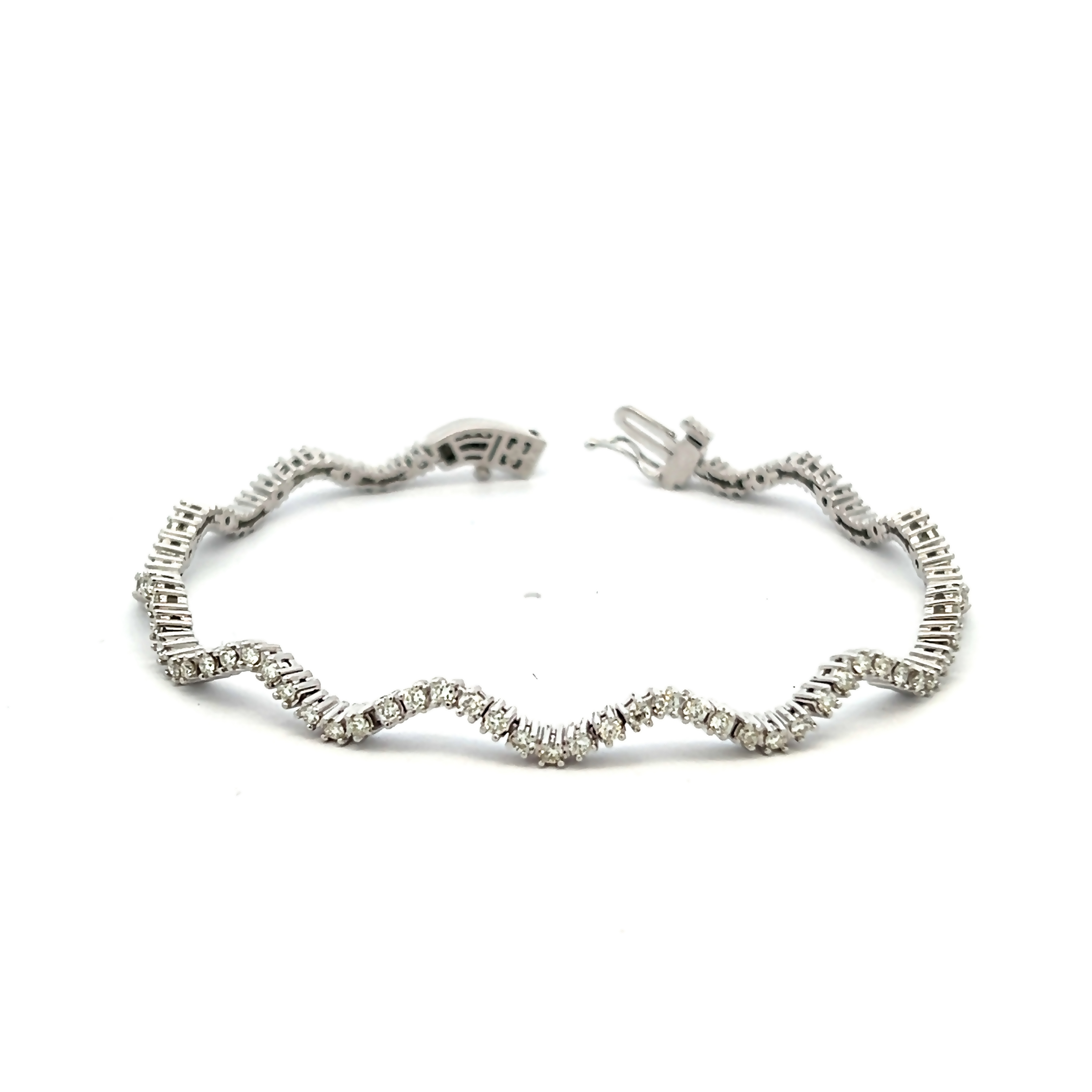 14k White Gold Diamond Wavy Line Bracelet