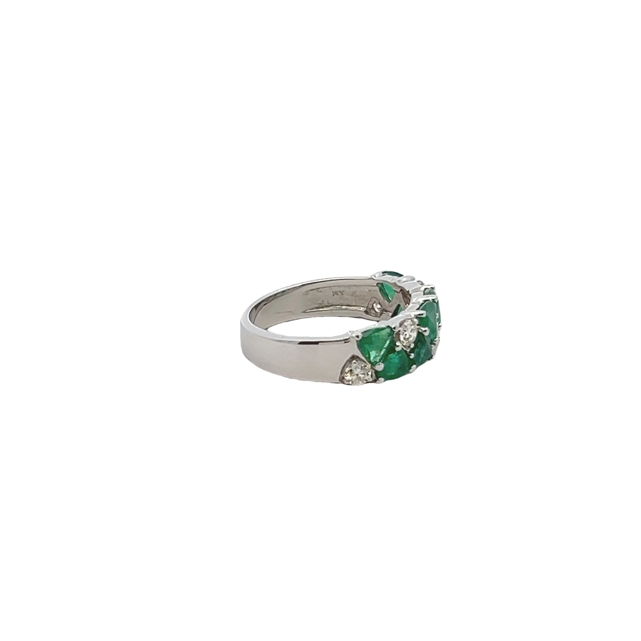18k White Gold Emerald Fashion Ring