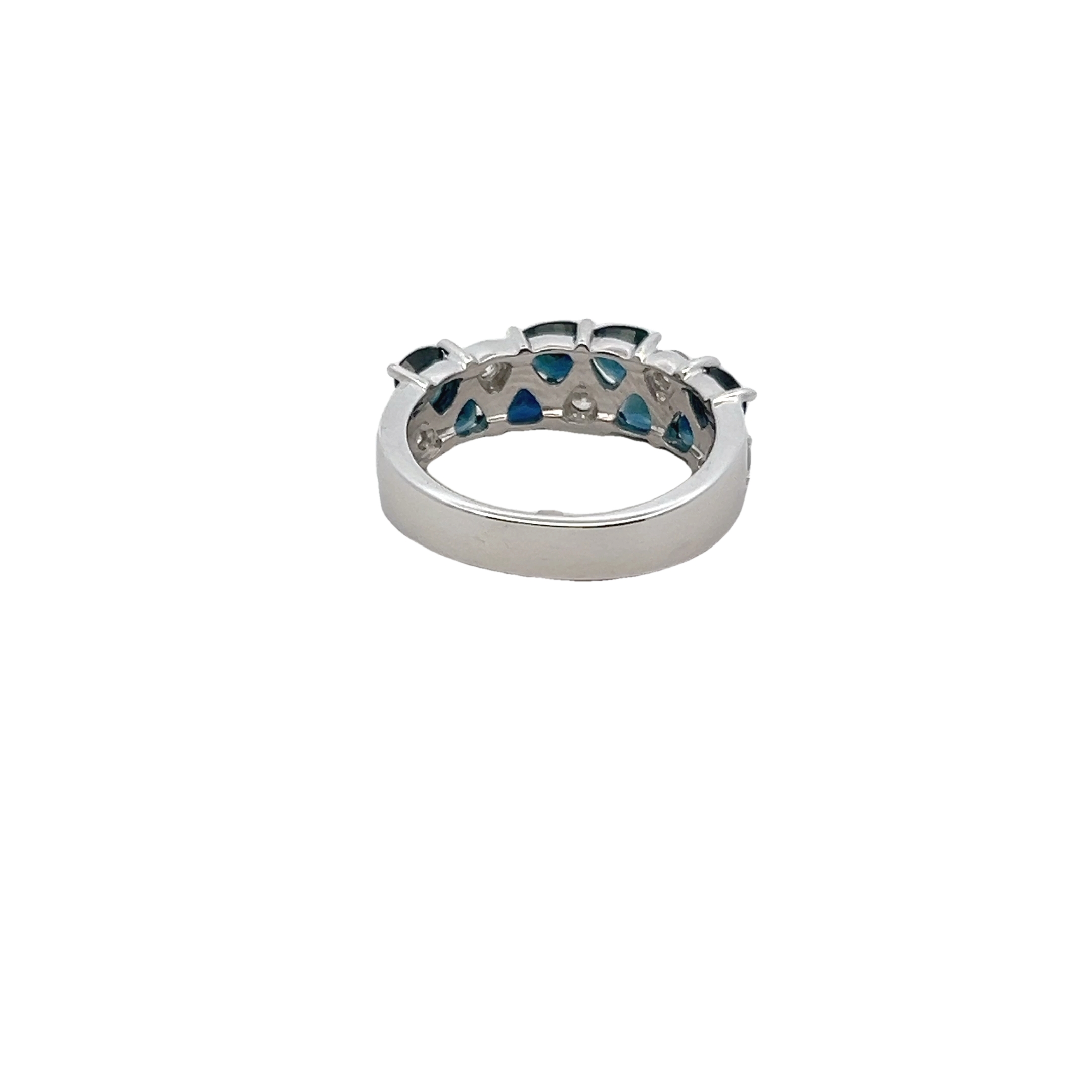 18k White Gold Sapphire And Diamond Ring
