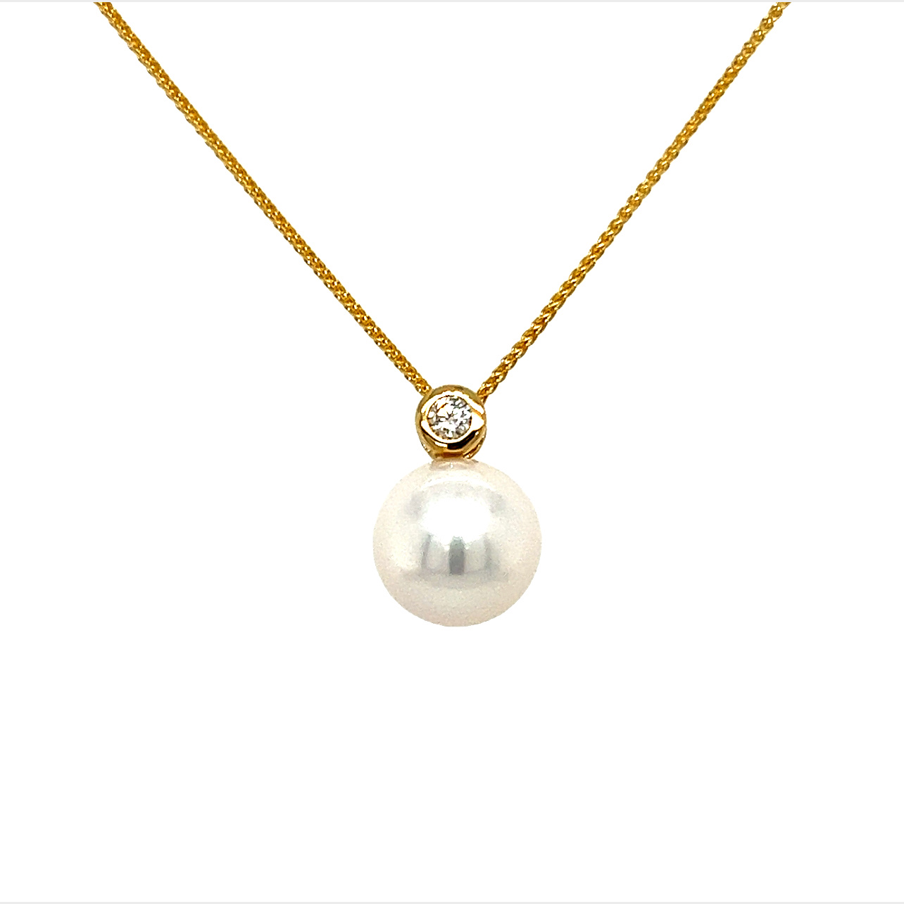 18 karat pendant with one 9.00mm cultured Pearl and one 0.08ct round brilliant G VS Diamond