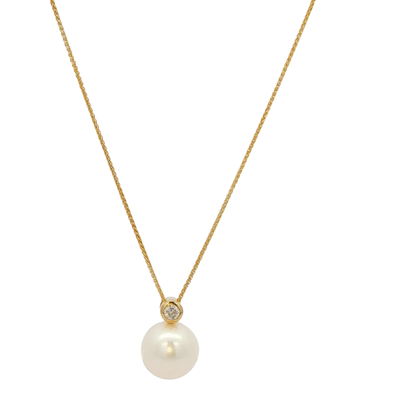 18k Yellow Gold Pearl And Diamond Pendant Necklace