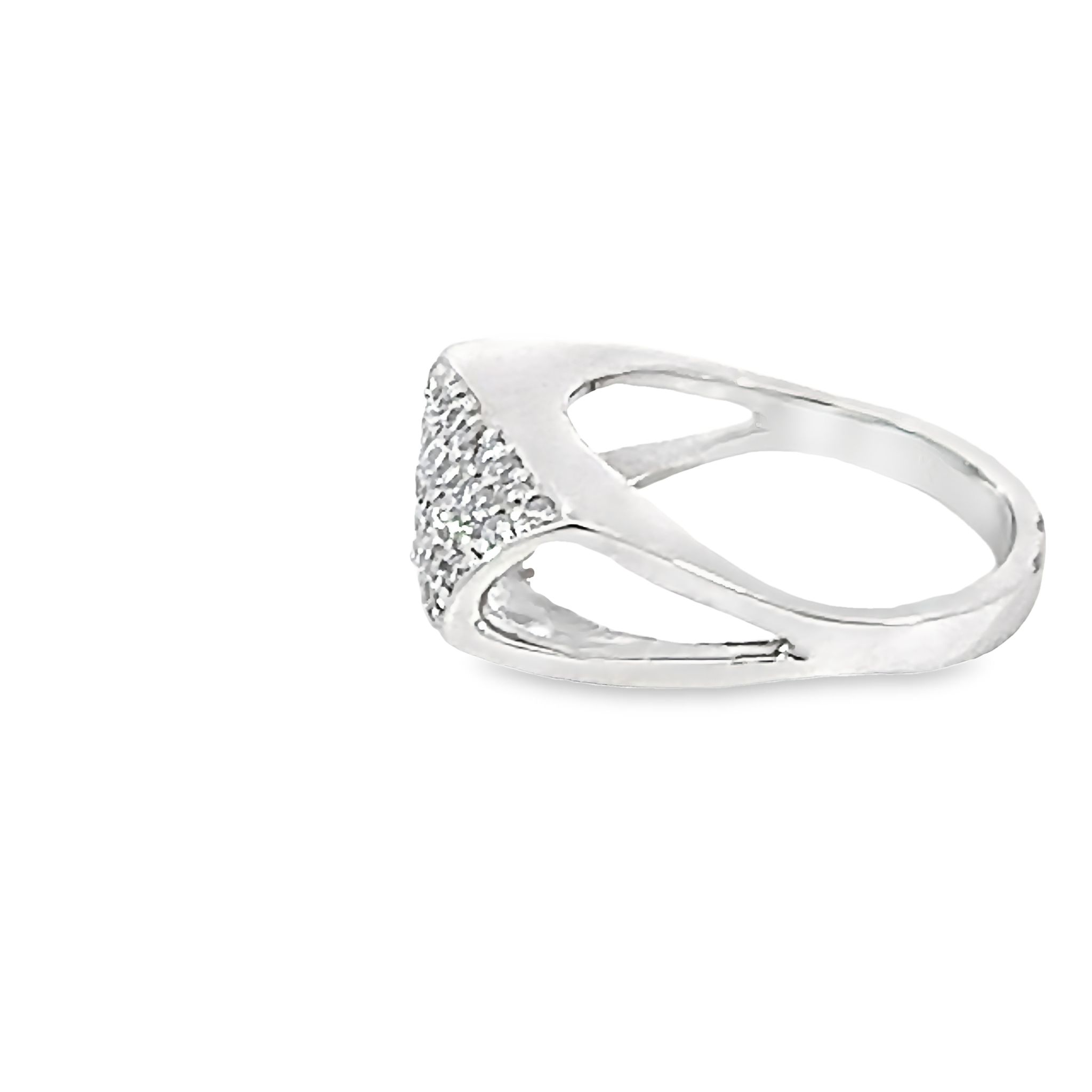 14k White Gold Clustered Diamond Ring