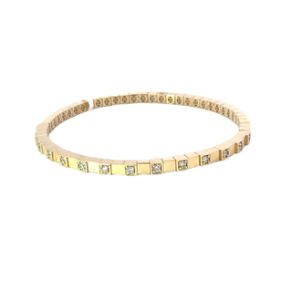 Elegant Gold Bracelet With Diamonds