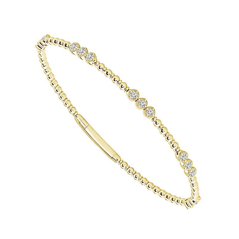 Elegant Gold Bracelet With Sparkling Diamonds