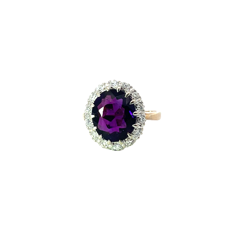 Elegant Yellow Gold Cocktail Ring With Round Brilliant Amethyst