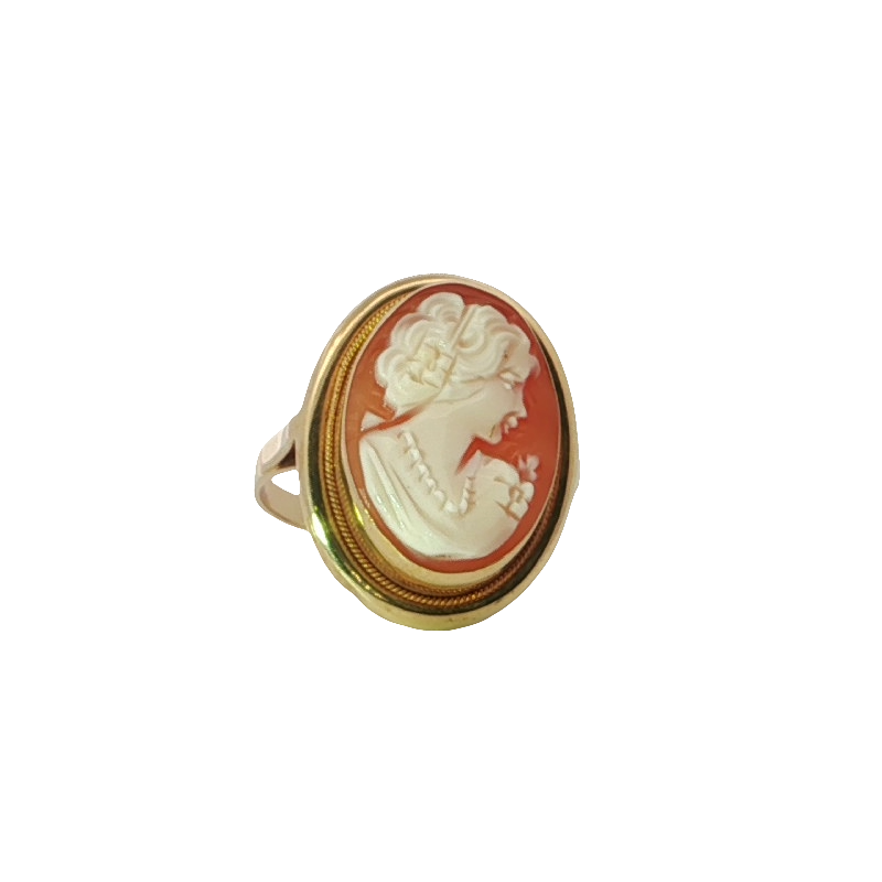 Elegant Cameo Ring In Yellow Gold With Detailed Female Profile