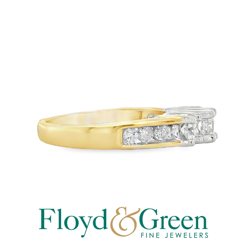 Round Diamond 3-Stone Engagement Ring