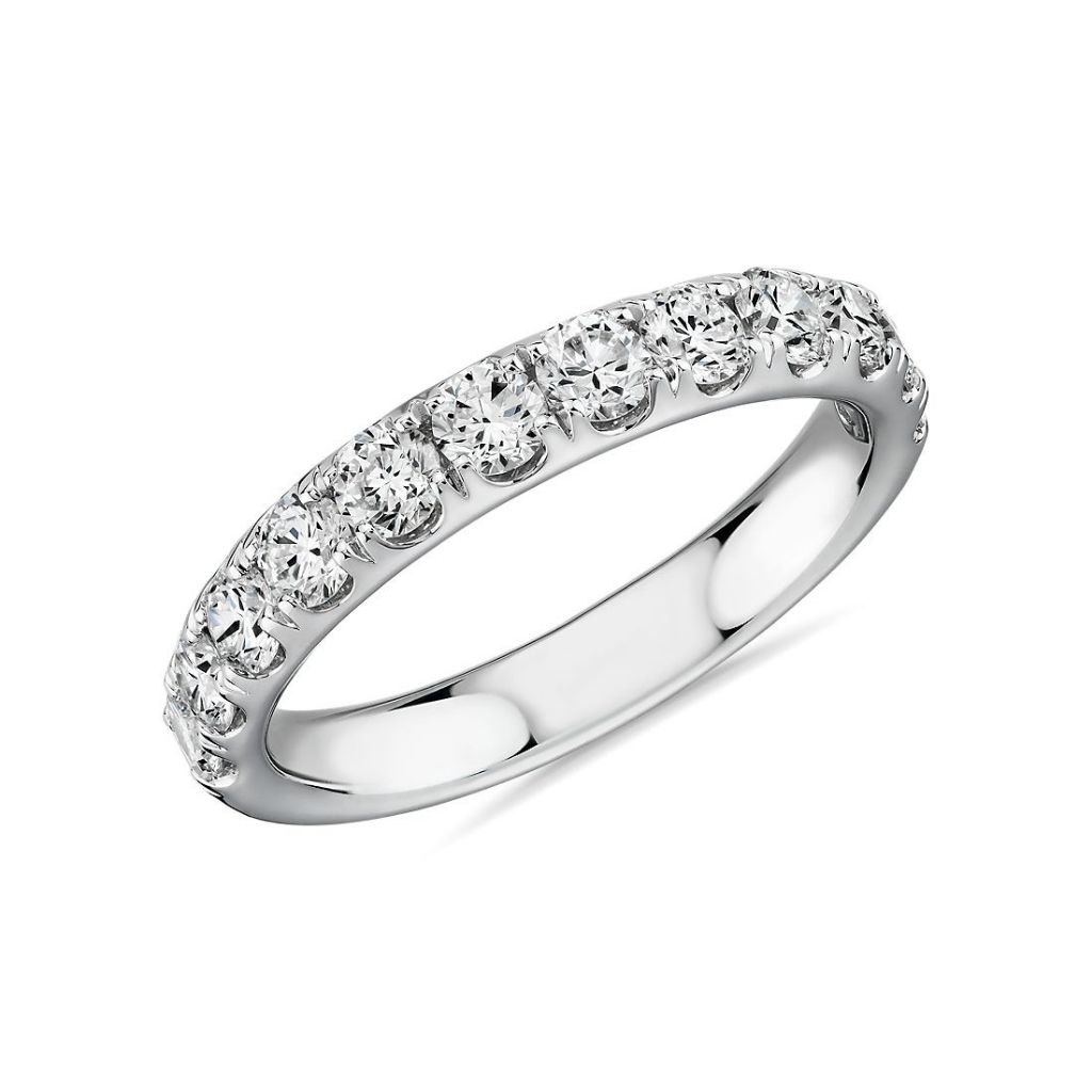SCALLOPED PAVÉ DIAMOND WEDDING BAND