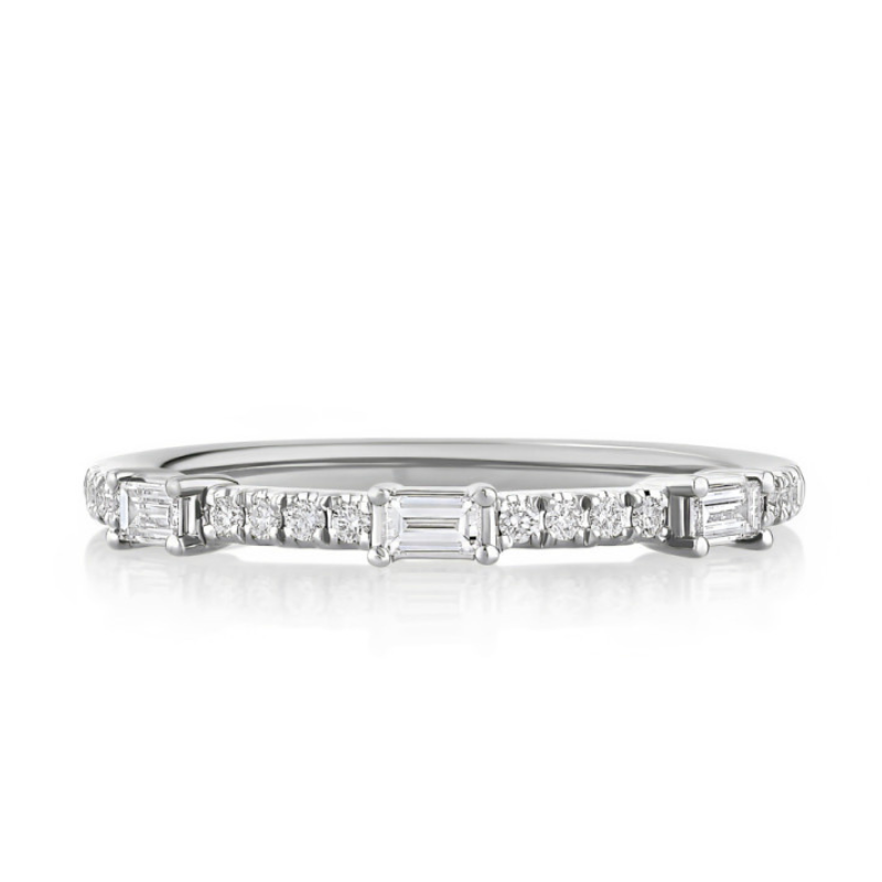 18KW Alternating 3+1 Round .09ctw F-H SI and Baguette .13ctw F-H SI Prong Set Dia Band Size 6