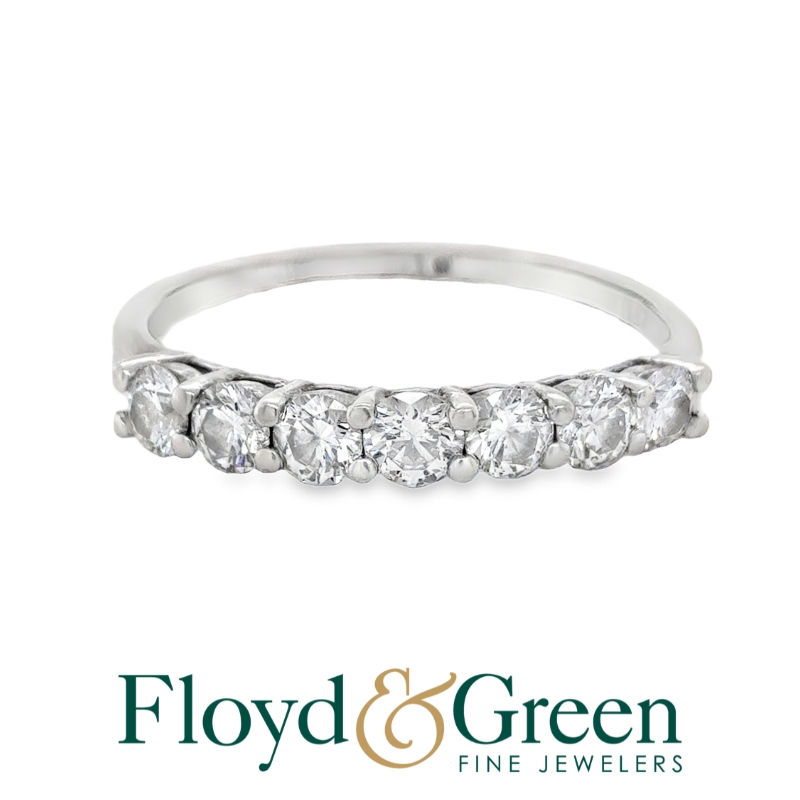 Anniversary 14 Karat White 
7 Round Diamonds 0.91ct G/H VS1-VS2
Size: 9.5