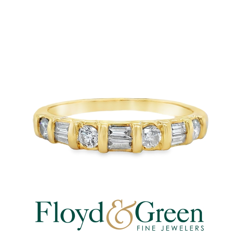14KY Diamond Ring, 4 Round, 0.32ct, H-I VS2-SI1, 6 Baguette, 0.15ct, H-I VS2-SI1, Size 8