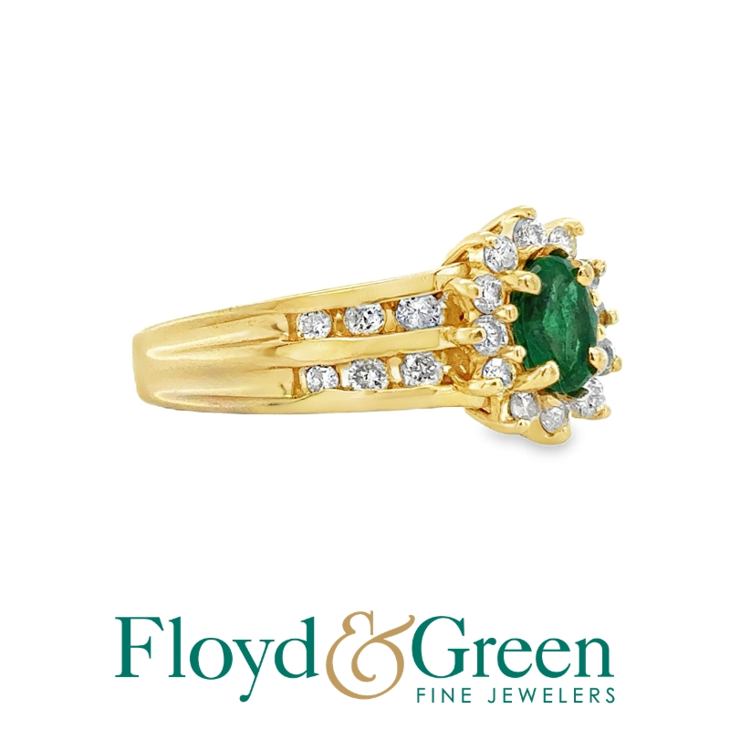 14KY Diamond & Emerald Ring, 24 Round Diamonds, 0.42ct, J SI1-SI2, 1 Oval Emerald, 0.41ct, Size 7.75