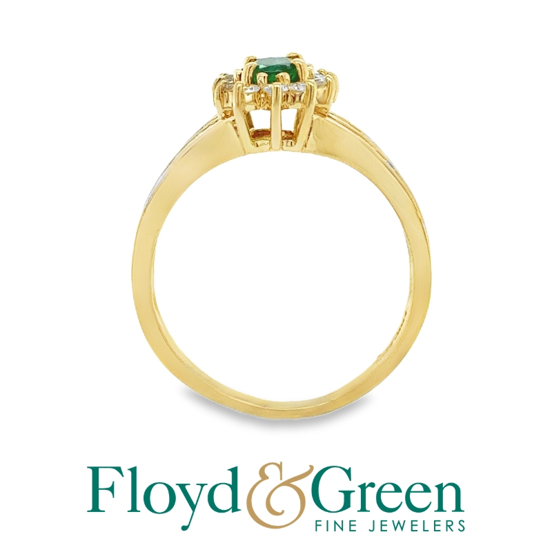 14KY Diamond & Emerald Ring, 24 Round Diamonds, 0.42ct, J SI1-SI2, 1 Oval Emerald, 0.41ct, Size 7.75