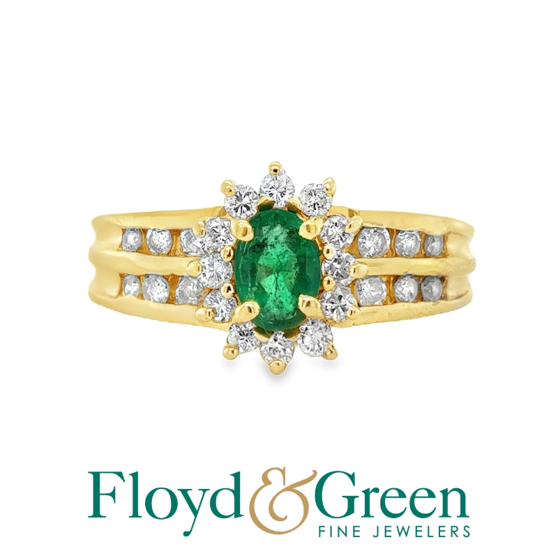 14KY Diamond & Emerald Ring, 24 Round Diamonds, 0.42ct, J SI1-SI2, 1 Oval Emerald, 0.41ct, Size 7.75