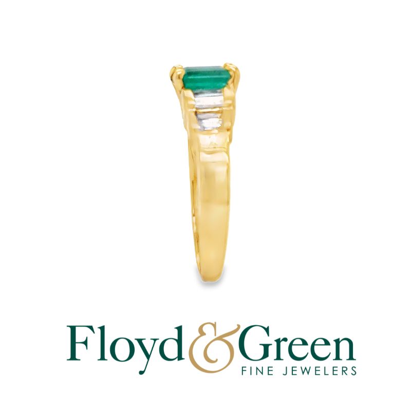 18KY Diamond and Emerald Ring, 1 Step-cut Green Emerald, 1ct, 8 Baguette Diamonds, 0.25ct, H VS1, Size 7.5
