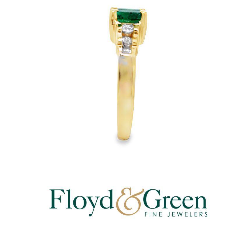 14KY Diamond & Emerald Ring, 4 Rd Diamonds, 0.17ct, I SI1, 1 Emerald-cut Green Emerald, 0.57ct, Size 7