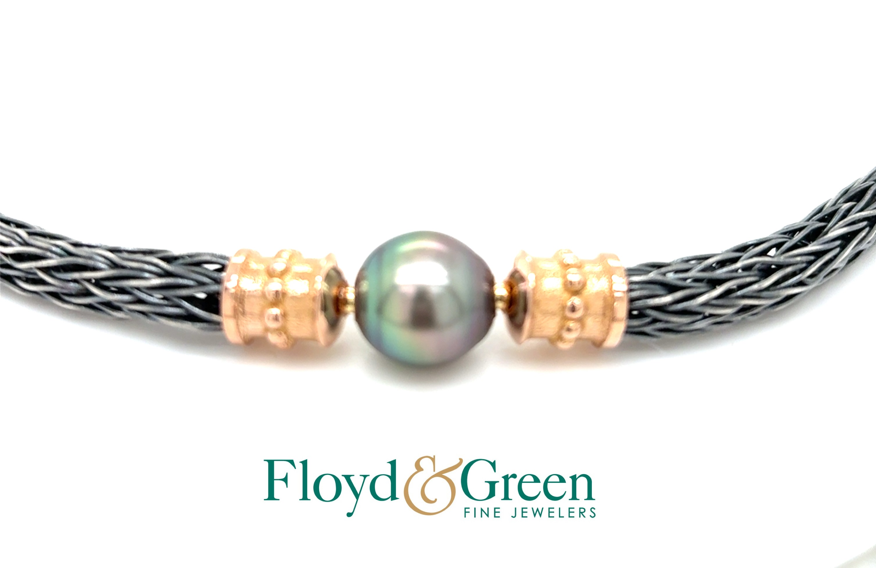 18KY & Sterling Silver Pearl Clasp Choker, 17 inch

Push & Twist Clasp.