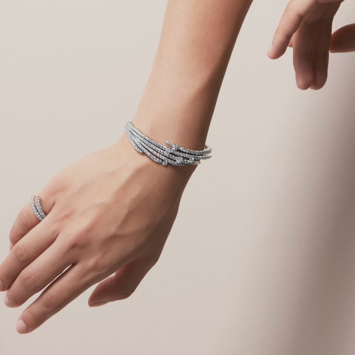 4.3 ctw. Vela French Cut PavÃ© Bangle in 18K Yellow Gold