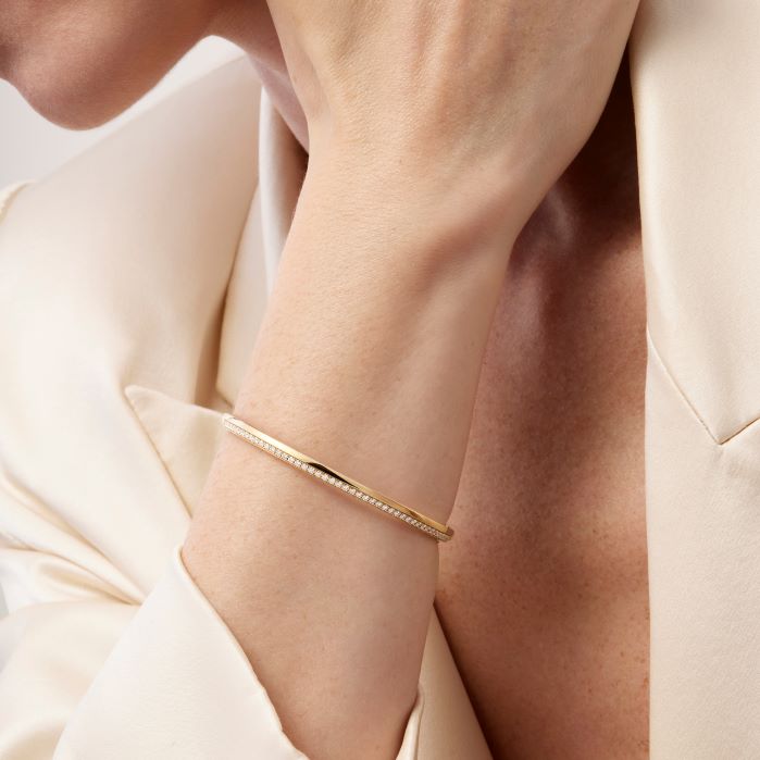 0.6 ctw. Barre PavÃ© Bangle in 18K Rose Gold