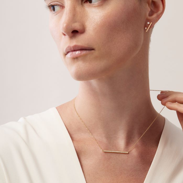 0.15 ctw. Barre PavÃ© Pendant Necklace in 18K Yellow Gold