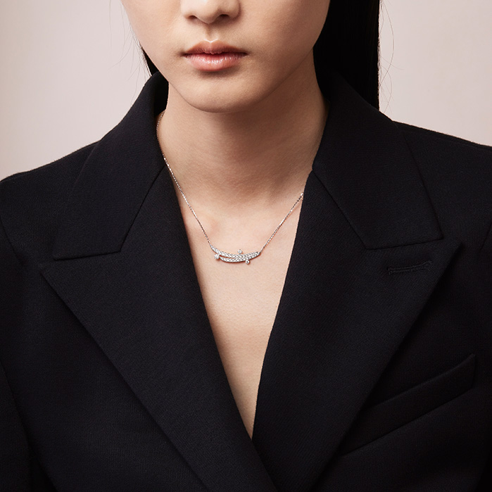 0.9 ctw. VELA French Cut PavÃ© Floating Diamond Pendant Necklace in 18K Yellow Gold