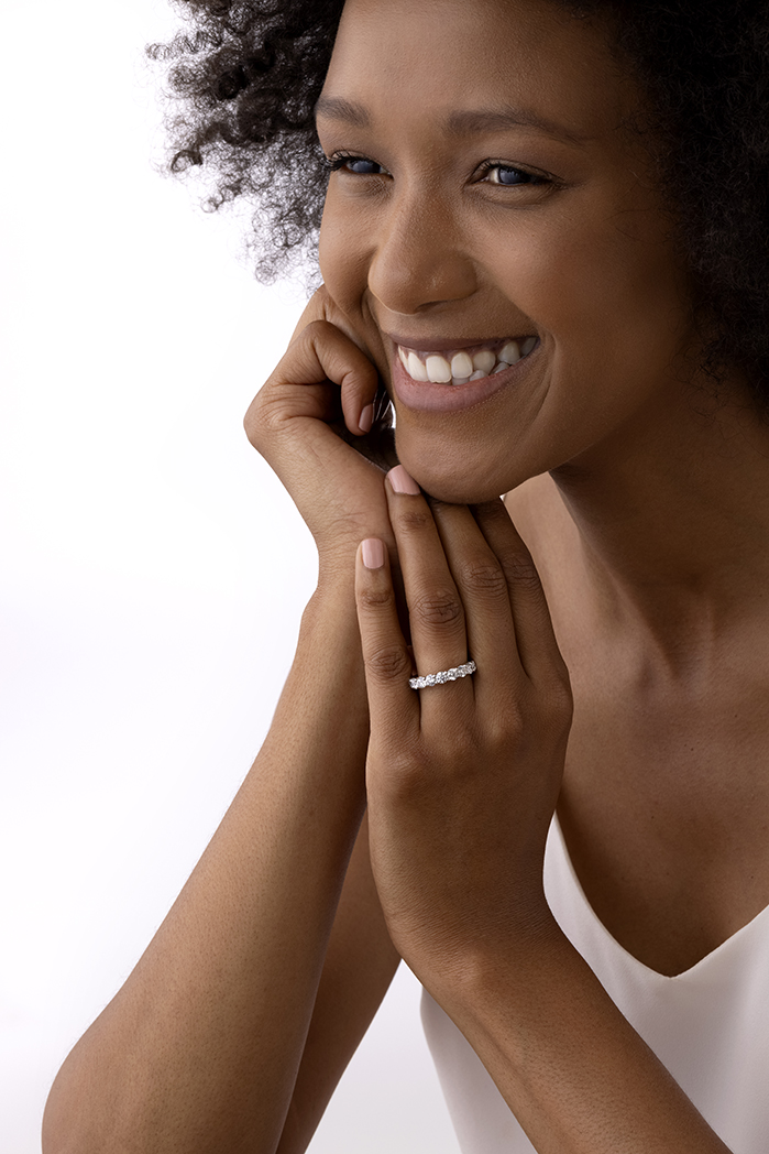 2 ctw. Signature 11-Stone Band in 18K Yellow Gold