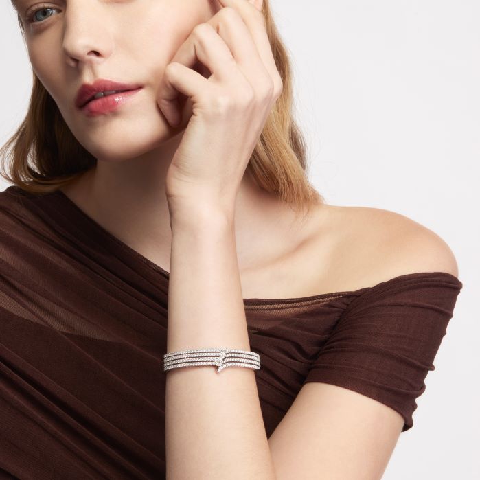 4 ctw. VELA French Cut PavÃ© Diamond Bangle in 18K Yellow Gold