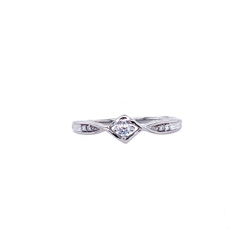 Round Engagement Ring