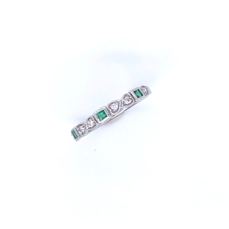 10K WHITE GOLD STACKABLE RING SIZE 7 WITH 6=0.10TW ROUND I I1 DIAMONDS AND 3=0.10TW PRINCESS EMERALDS  (1.44 GRAMS)