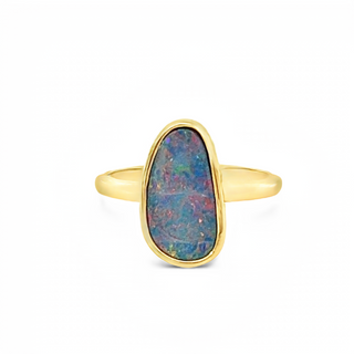 14K YELLOW GOLD BEZEL RING SIZE 7 WITH ONE FREEFORM AUSTRALIAN OPAL DOUBLET   (3.61 GRAMS)